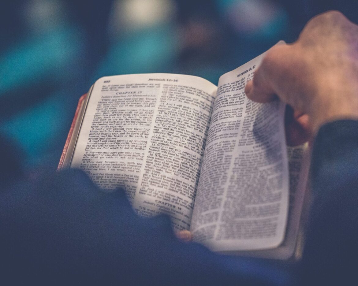 photo-1504052434569-70ad5836ab65